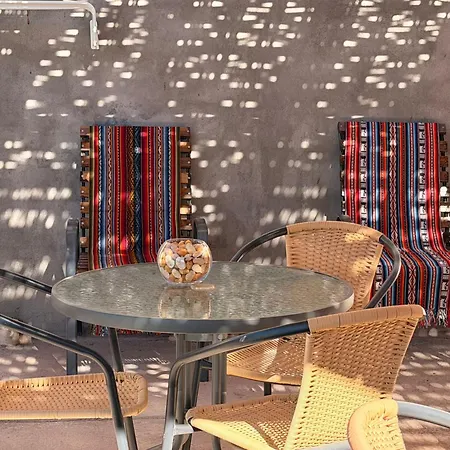 Hostal Apanantor 1-2